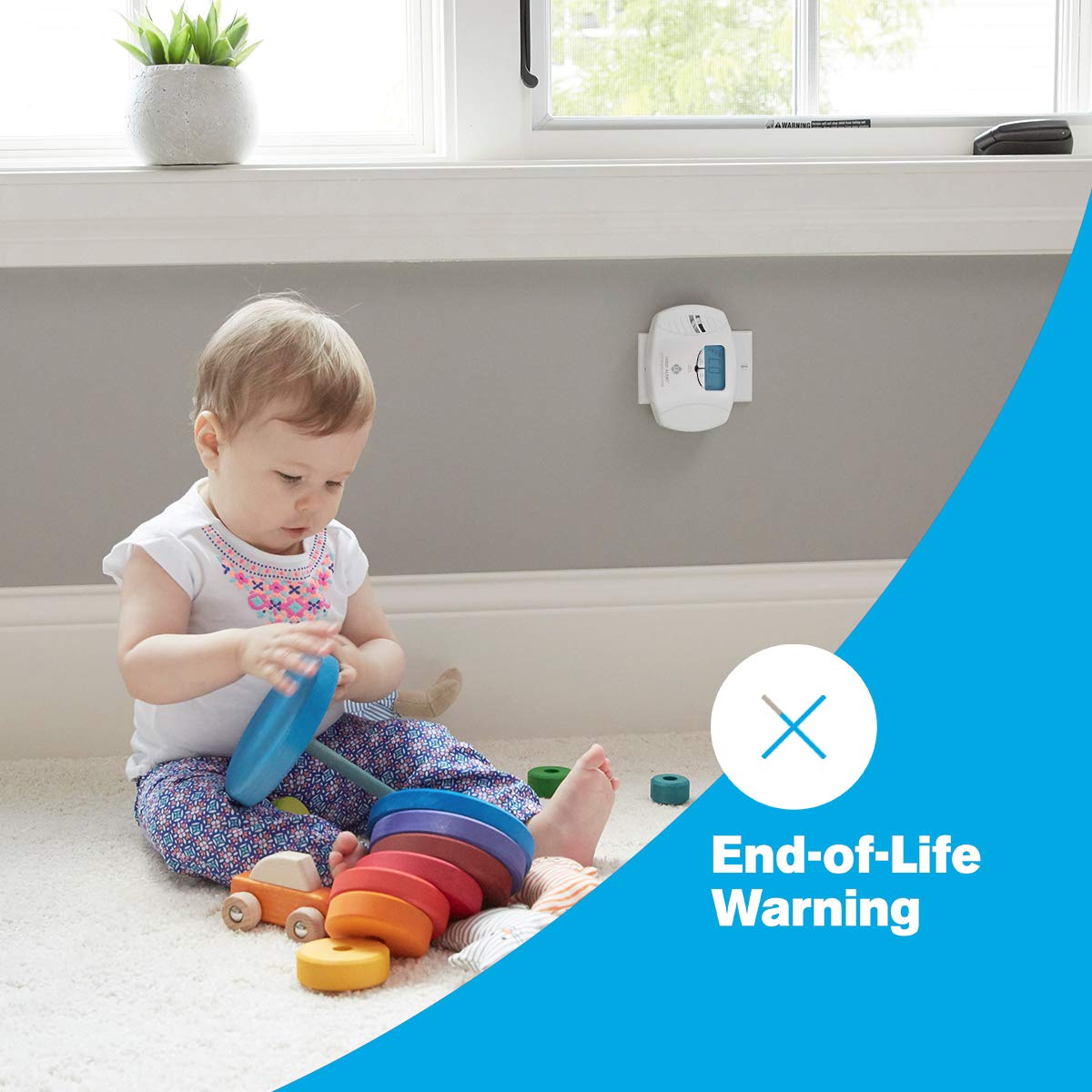 First Alert Plug in Carbon Monoxide Alarm with Digital Display