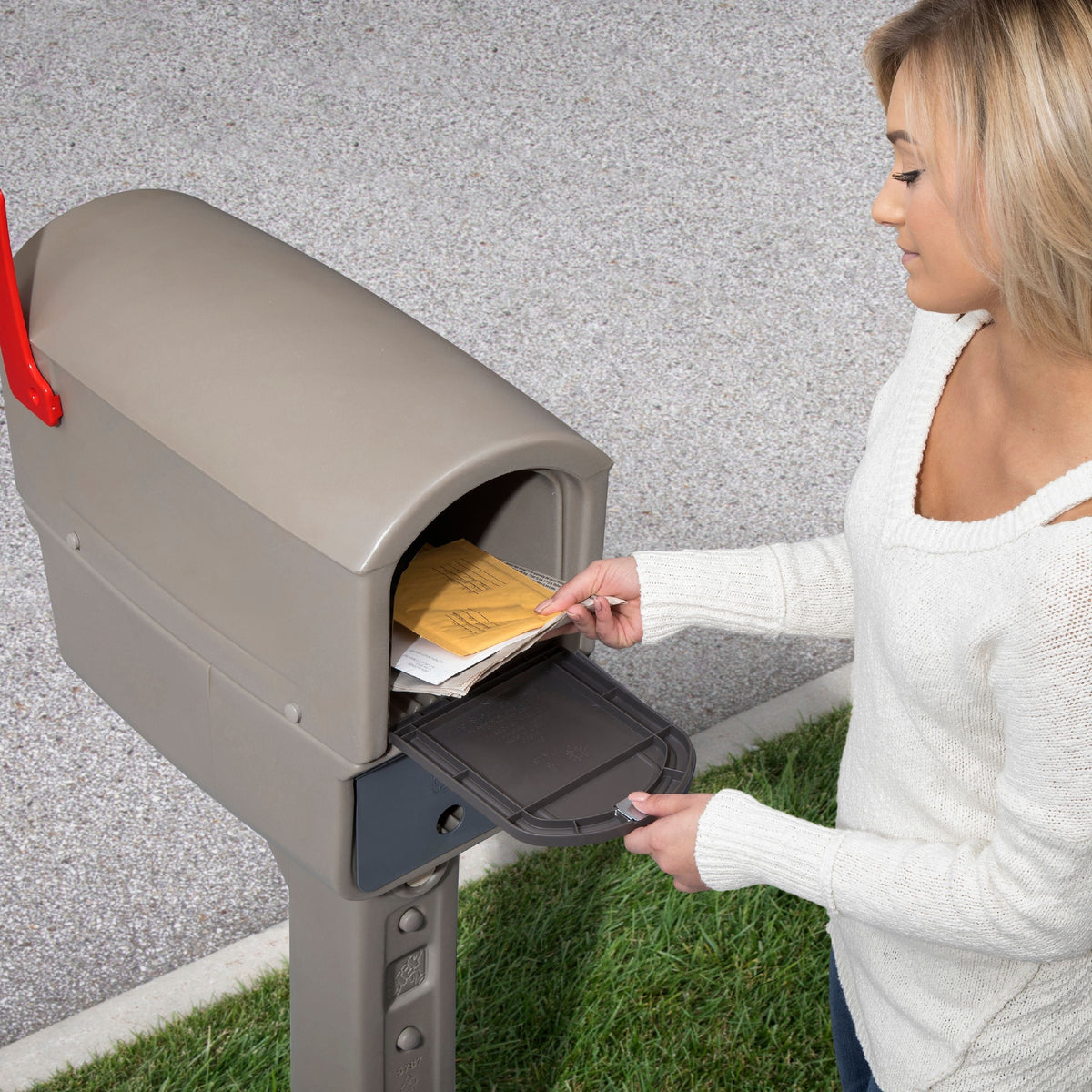 Step2 MailMaster Express Plus Plastic Mailbox Mocha Finish